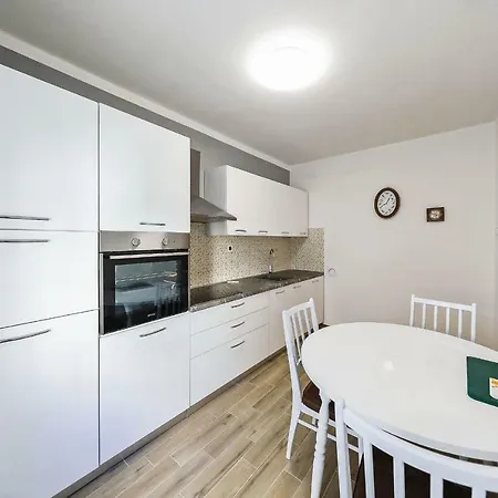 Center Apartment *